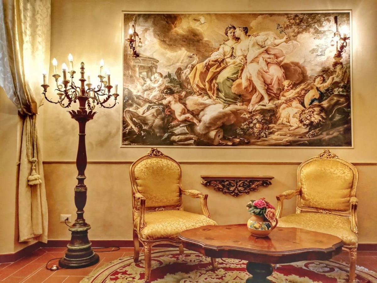 Classic Style In Center Appartamento