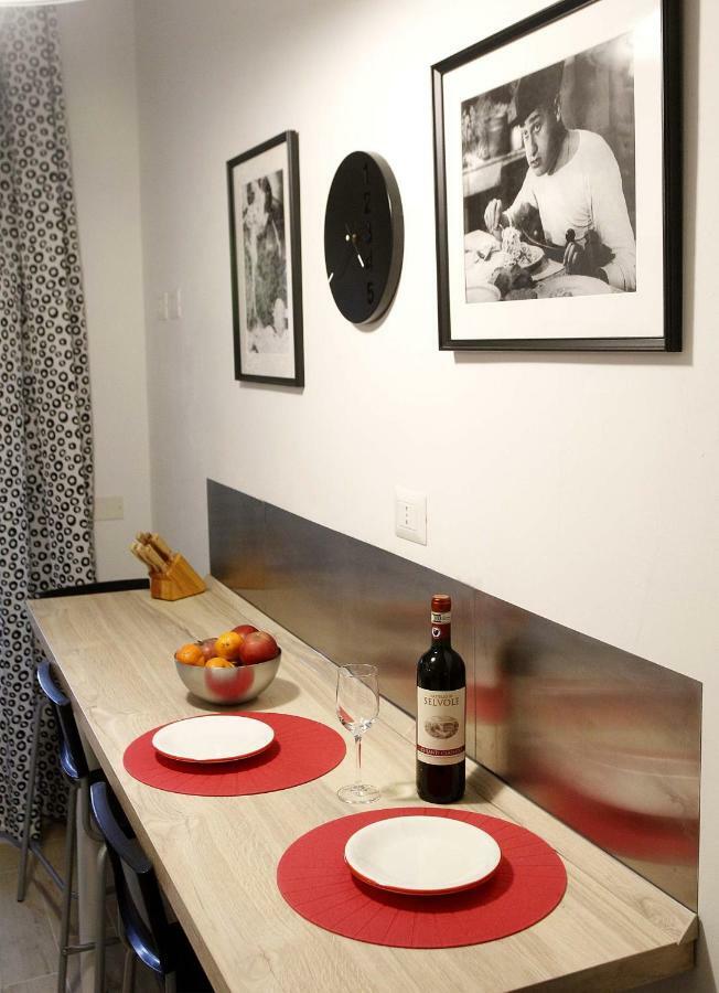 Twelveholly Apartment *