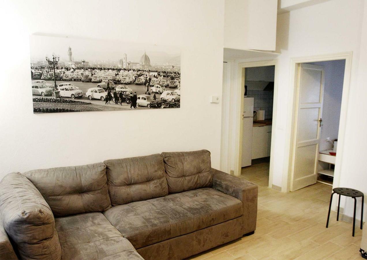 Twelveholly Apartment