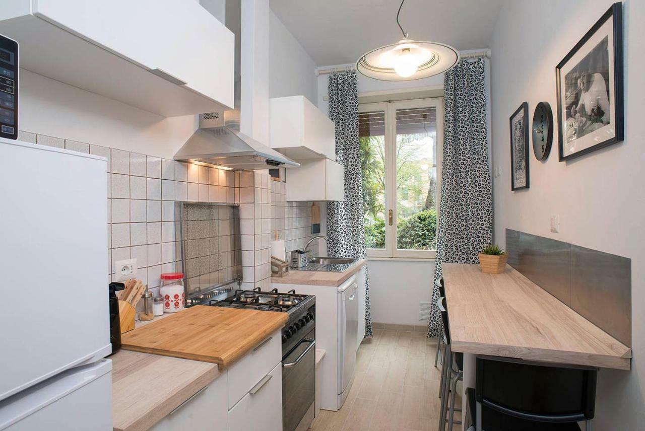 Twelveholly Apartment *
