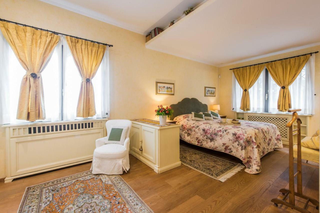 Villa Stylish Florentine In The With Pool
