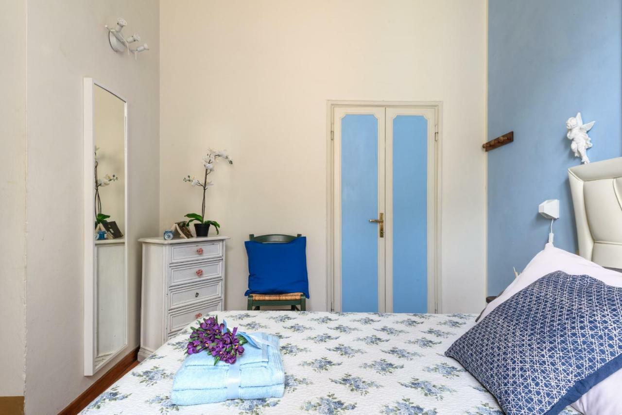 Enchanting Alcove In Ponte Vecchio Apartment Florence
