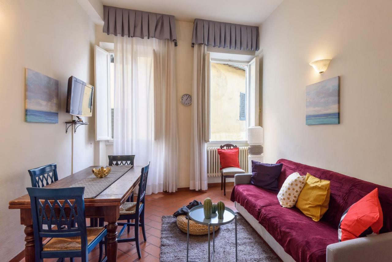 Enchanting Alcove In Ponte Vecchio Apartment Florence