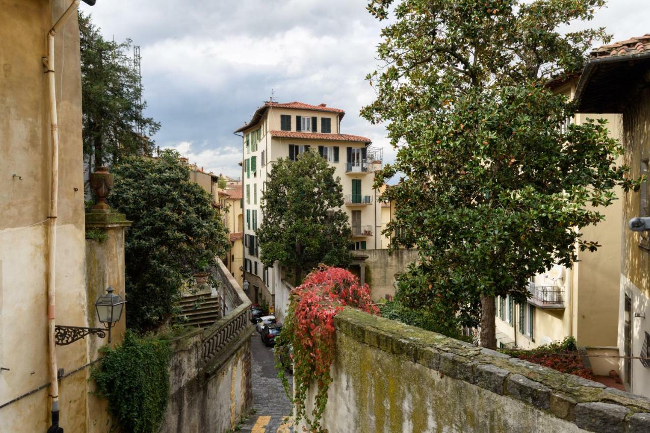 Enchanting Alcove In Ponte Vecchio Apartment Florence