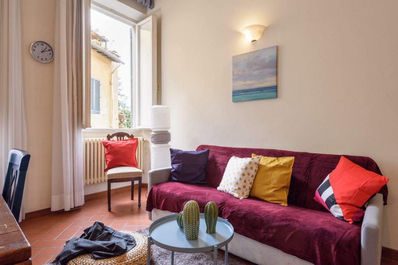 Enchanting Alcove In Ponte Vecchio Apartment