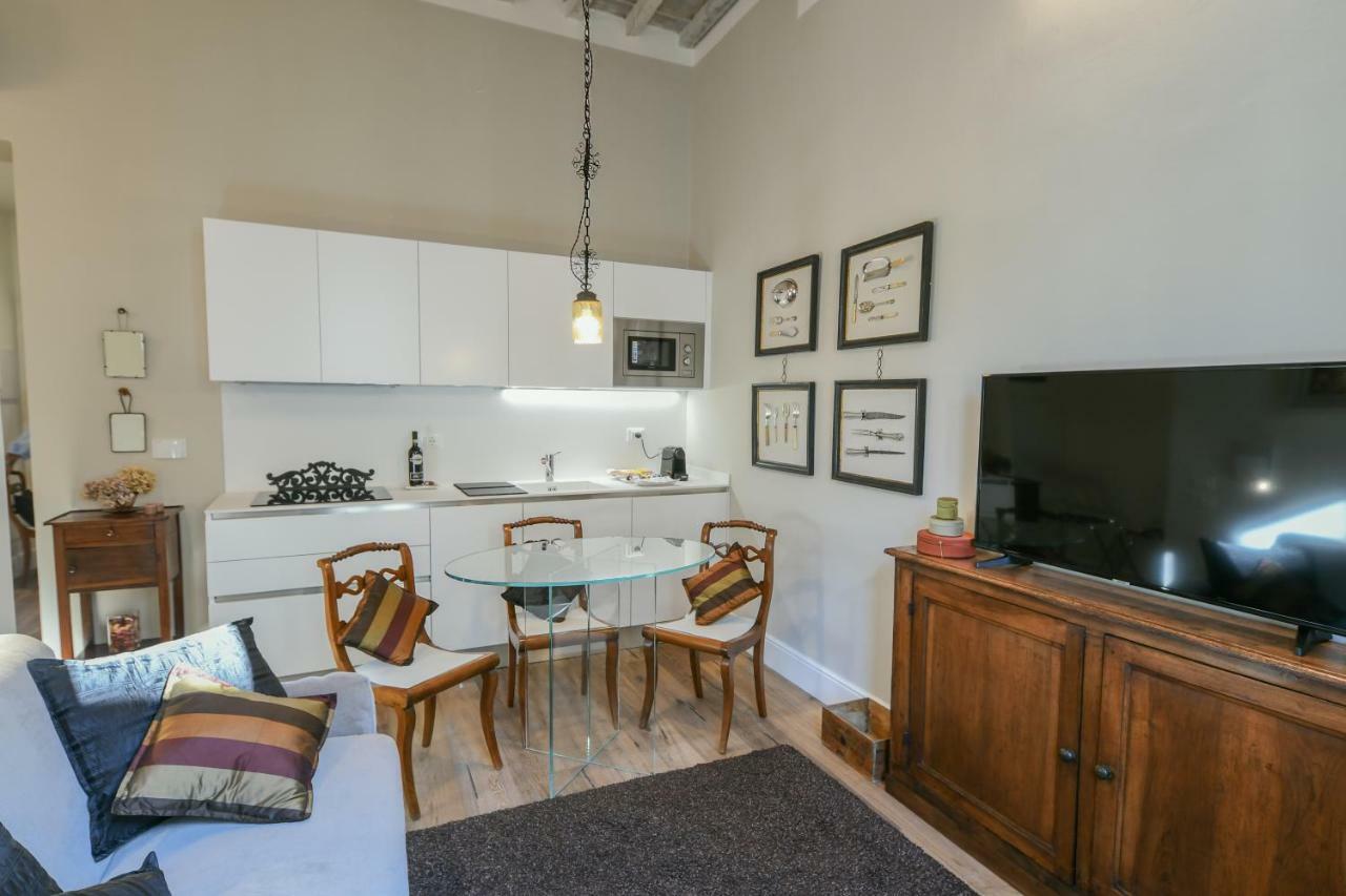 Oltrarno's Sweet Rose - Free Parking! Apartamento Florença