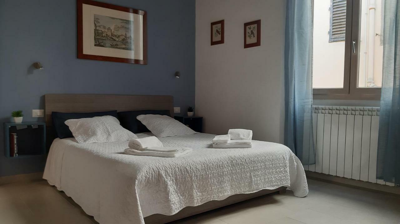 Lg House With Balcony Near Ponte Vecchio Apartment *
