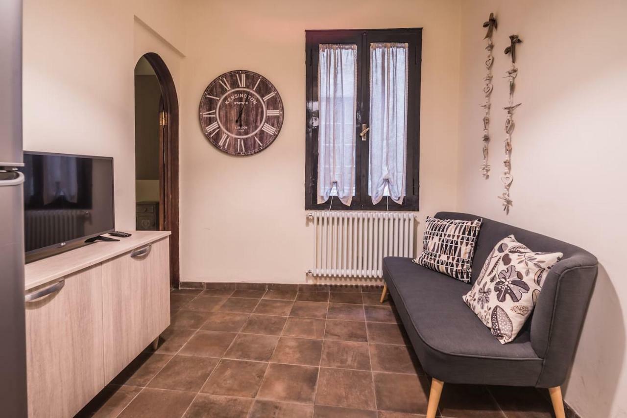 Spacious Apt With Terrace 200 Meters From Duomo Apartment