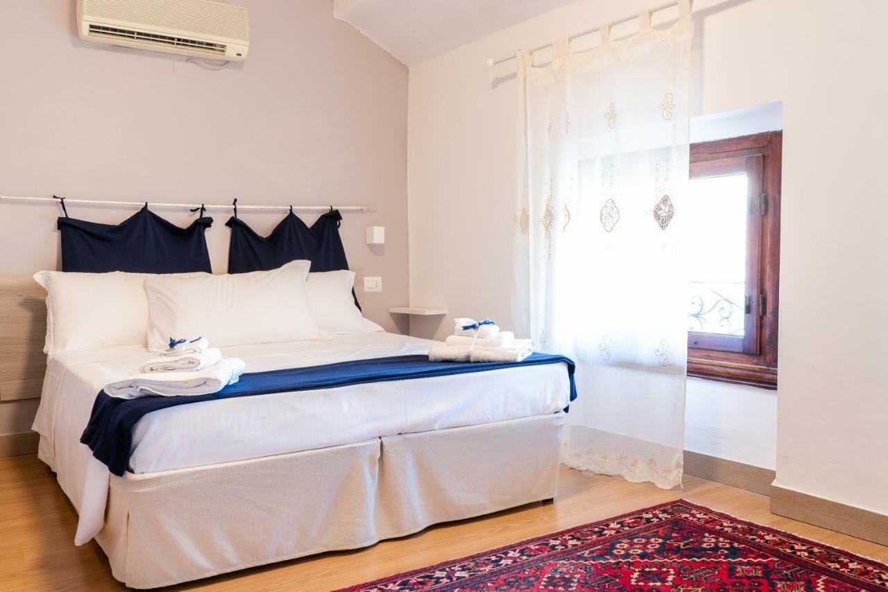 La Petite Maison Bed & Breakfast
