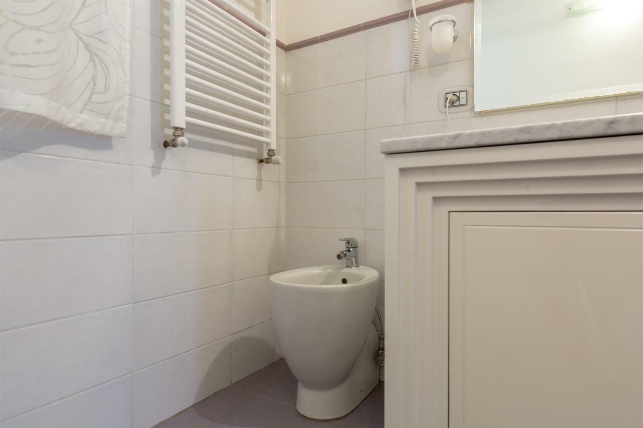 Elegance In Santa Maria Novella Apartment