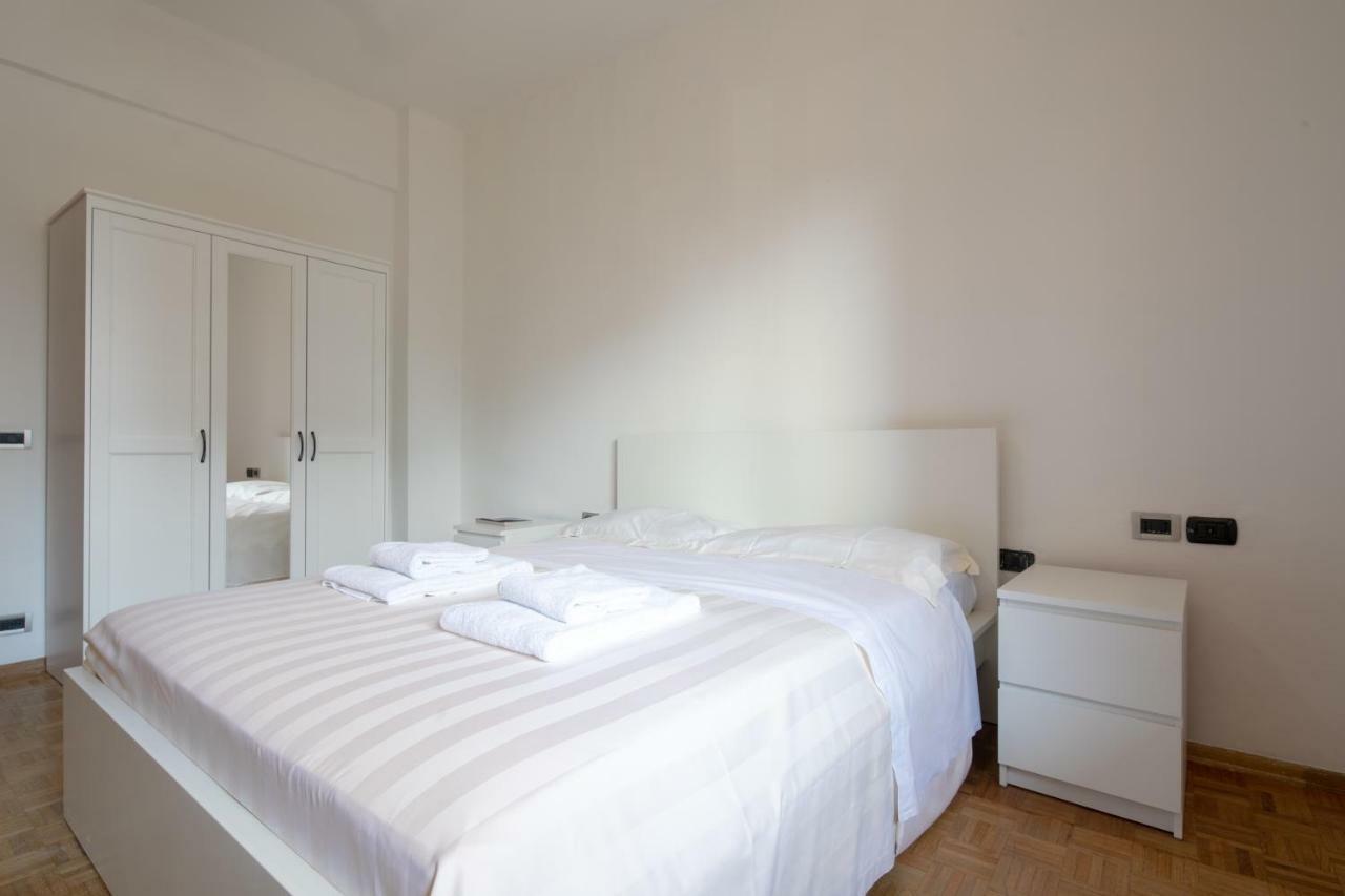 Novoli 4 Bedrooms By Mmega Apartment