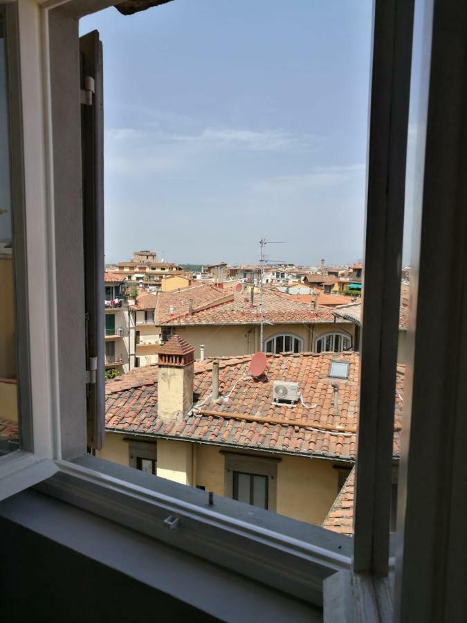 Enchanting Alcove In Ponte Vecchio Apartment