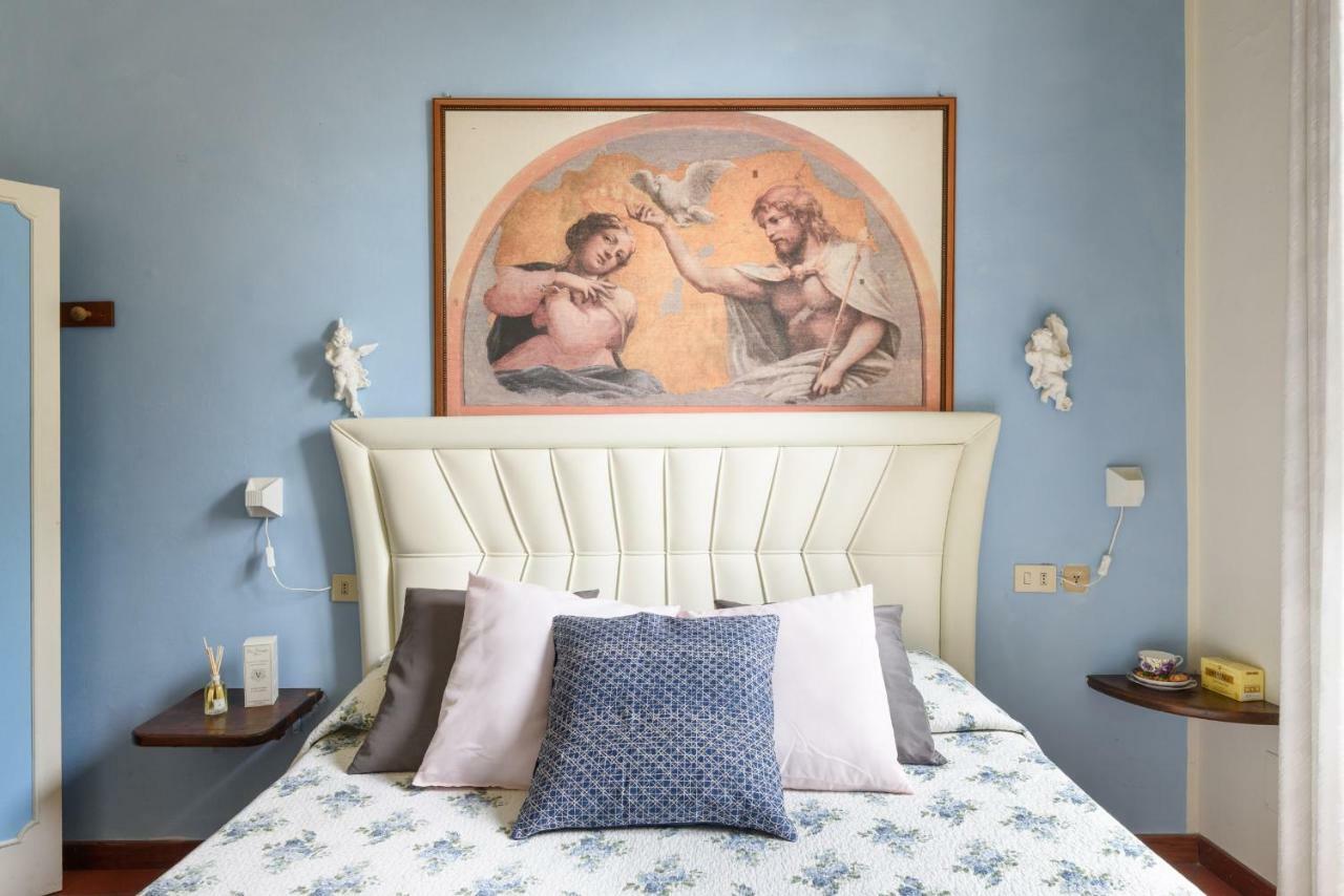 Enchanting Alcove In Ponte Vecchio Apartment *