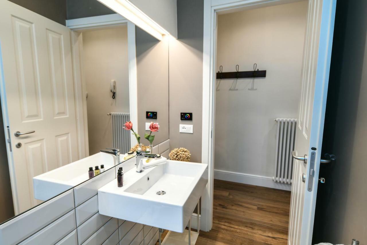 Oltrarno's Sweet Rose - Free Parking! Apartamento Florença