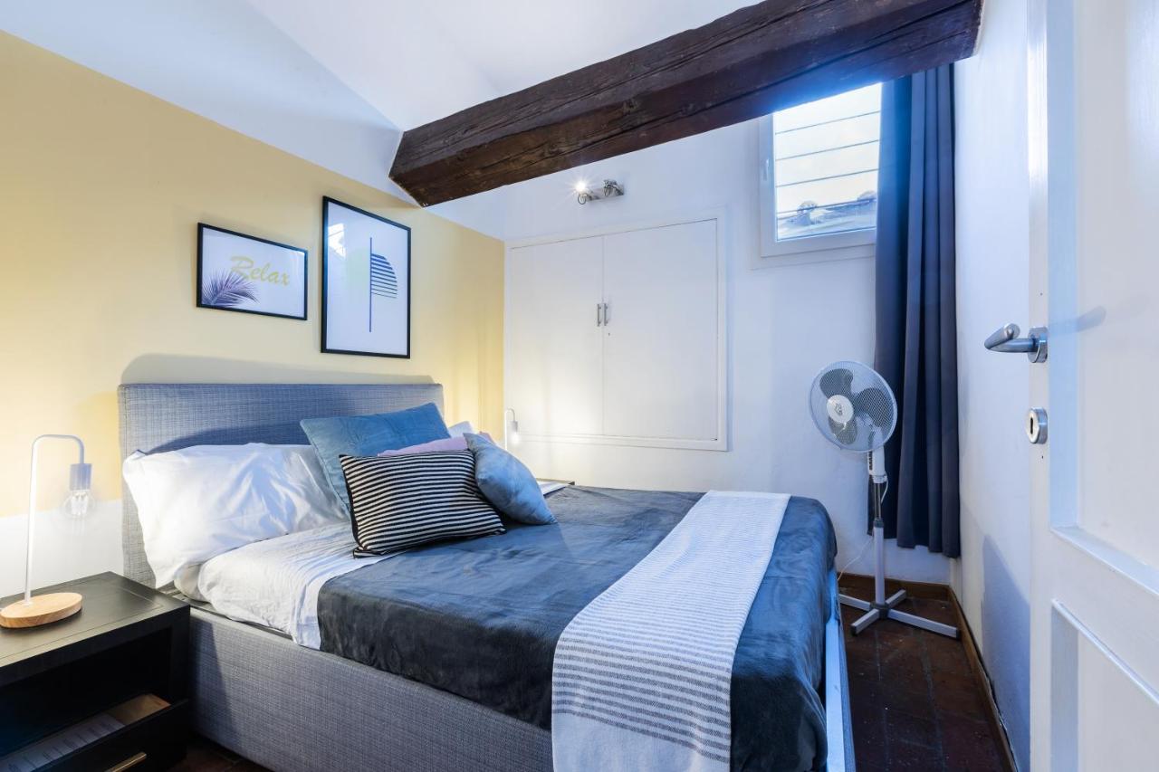 Historic Center Renovated Apartment- Amazing Location-by Likehomeflorence Apartment *