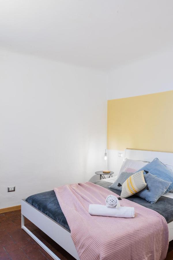 Historic Center Renovated Apartment- Amazing Location-by Likehomeflorence *