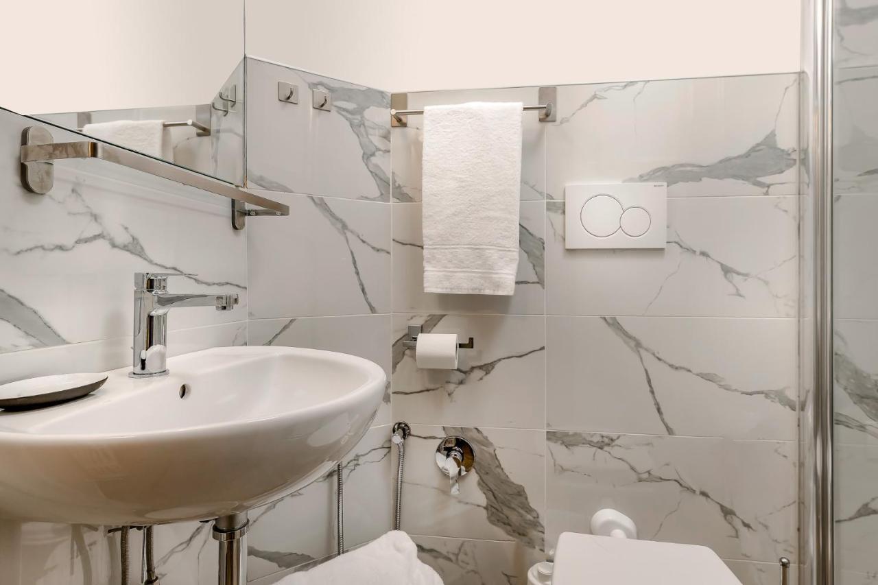 Guest house Residenza Conte Di Cavour & Rooftop 2*