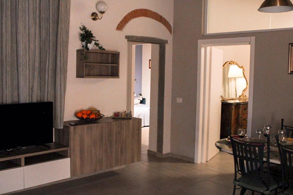 Lg House With Balcony Near Ponte Vecchio Apartment