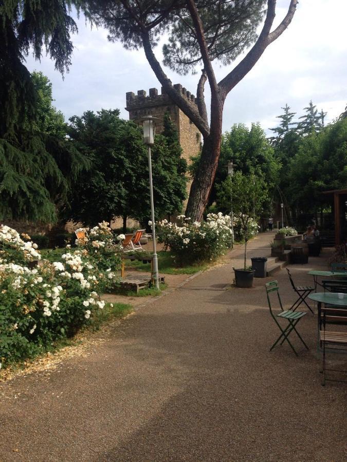 Acomodação com café da manhã  In San Frediano Florença