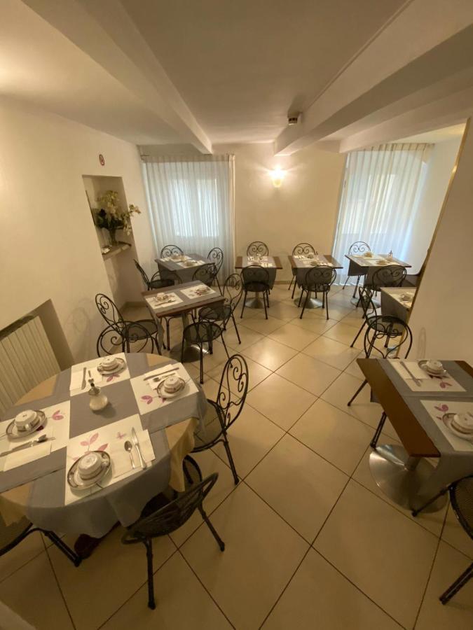 Victoria Hotel 3*