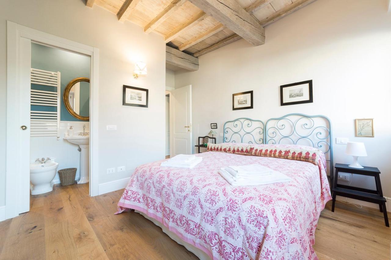 Oltrarno Real Mood Florentine Apartment *
