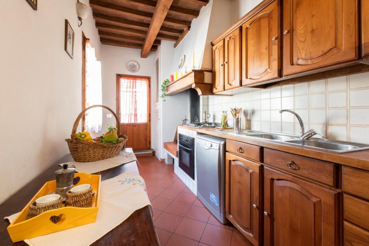 Pepi Dining At The Sunrise Apartamento