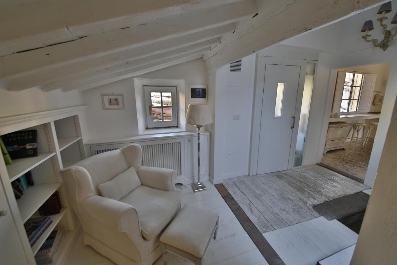 Apartment White By Mmega