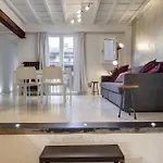 Victor Apartment By Mamo Florence