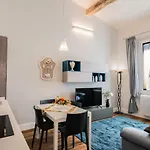 Oltrarno Lily Suite