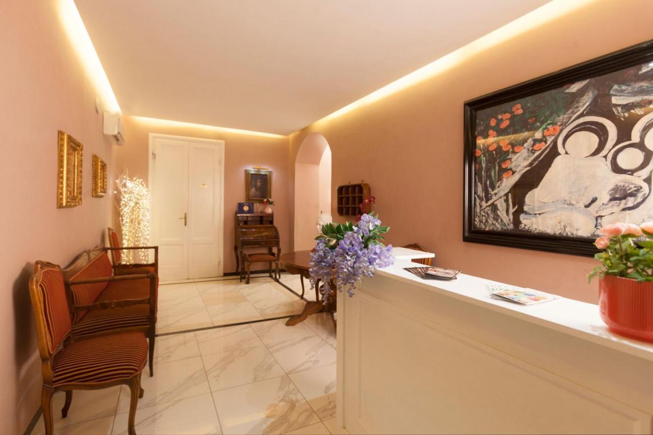 Joli Hotel