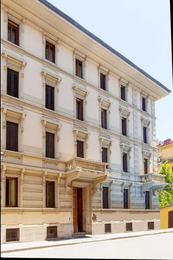 Joli Hotel