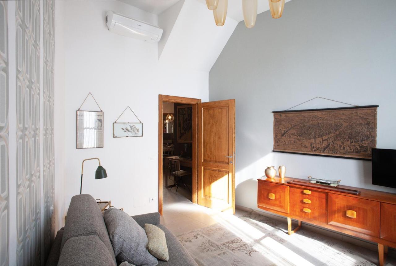 Apartment Italian Fantasy Takes Away Florence