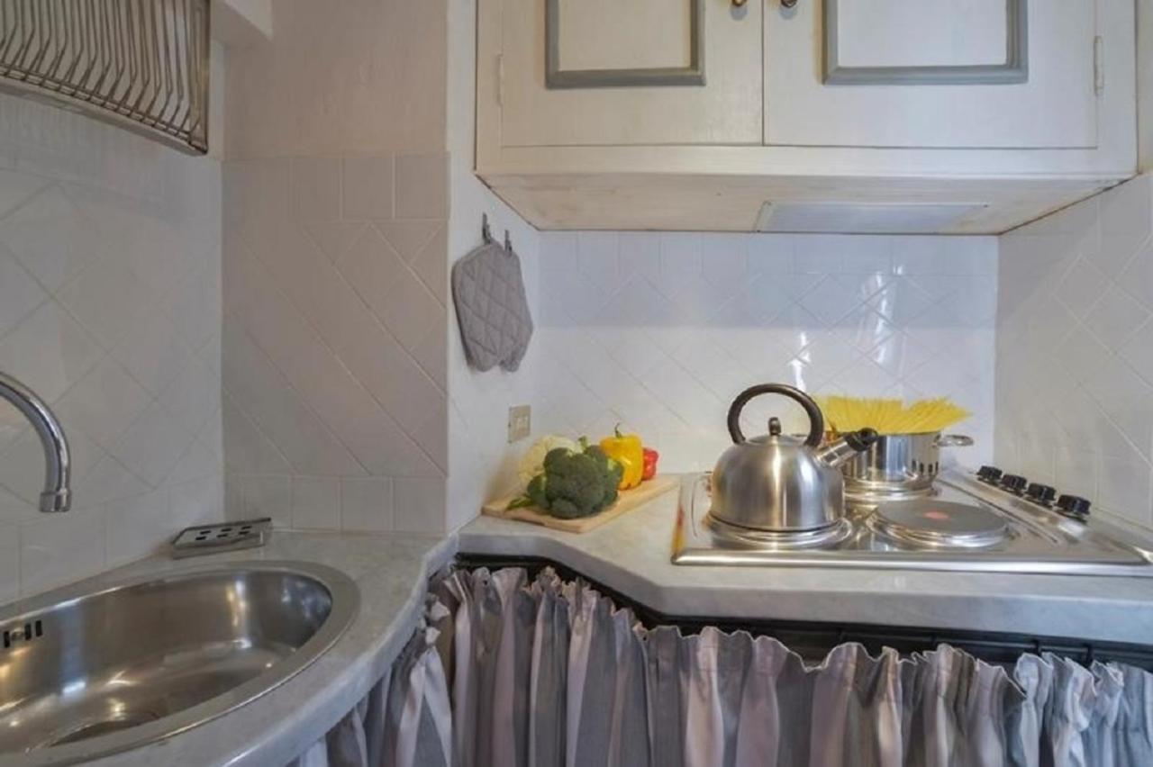 Maggio Frescoes By Vacavilla Apartment