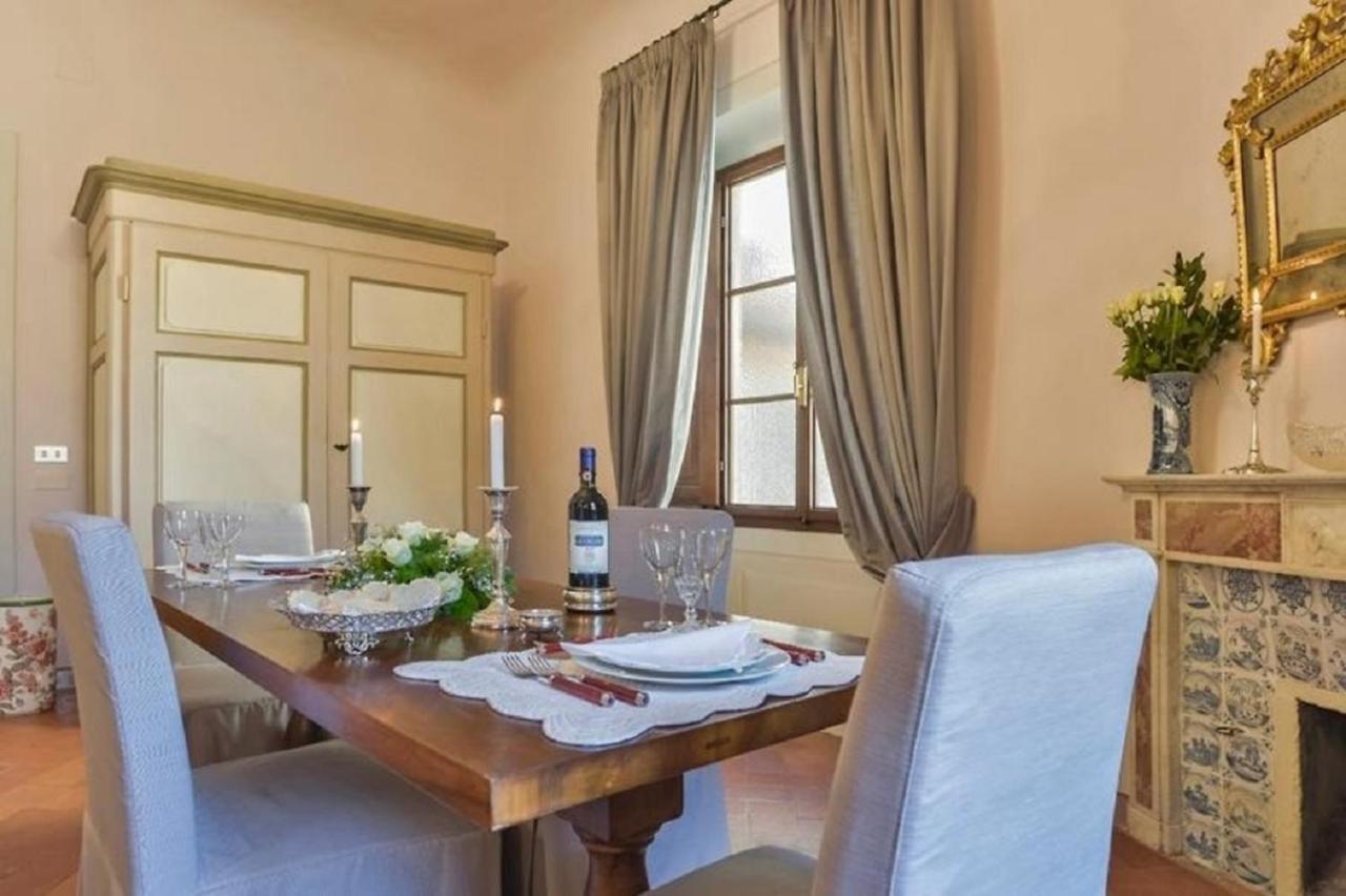 Apartment Maggio Frescoes By Vacavilla Florence