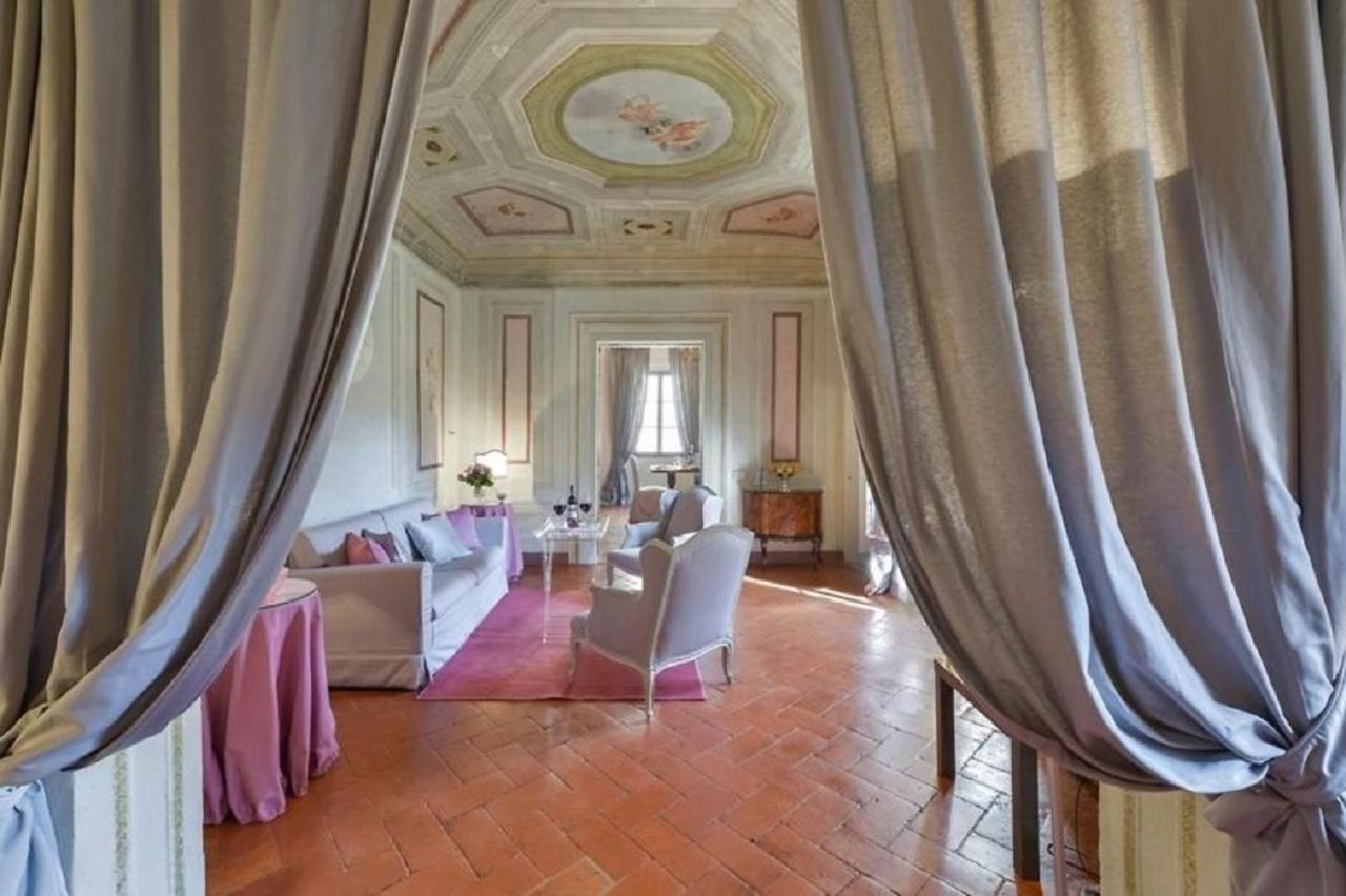 Apartment Maggio Frescoes By Vacavilla *