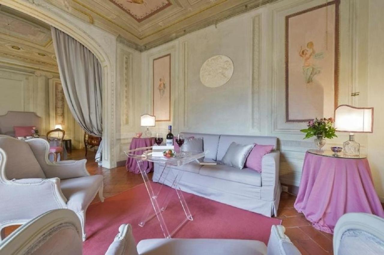 Apartment Maggio Frescoes By Vacavilla *