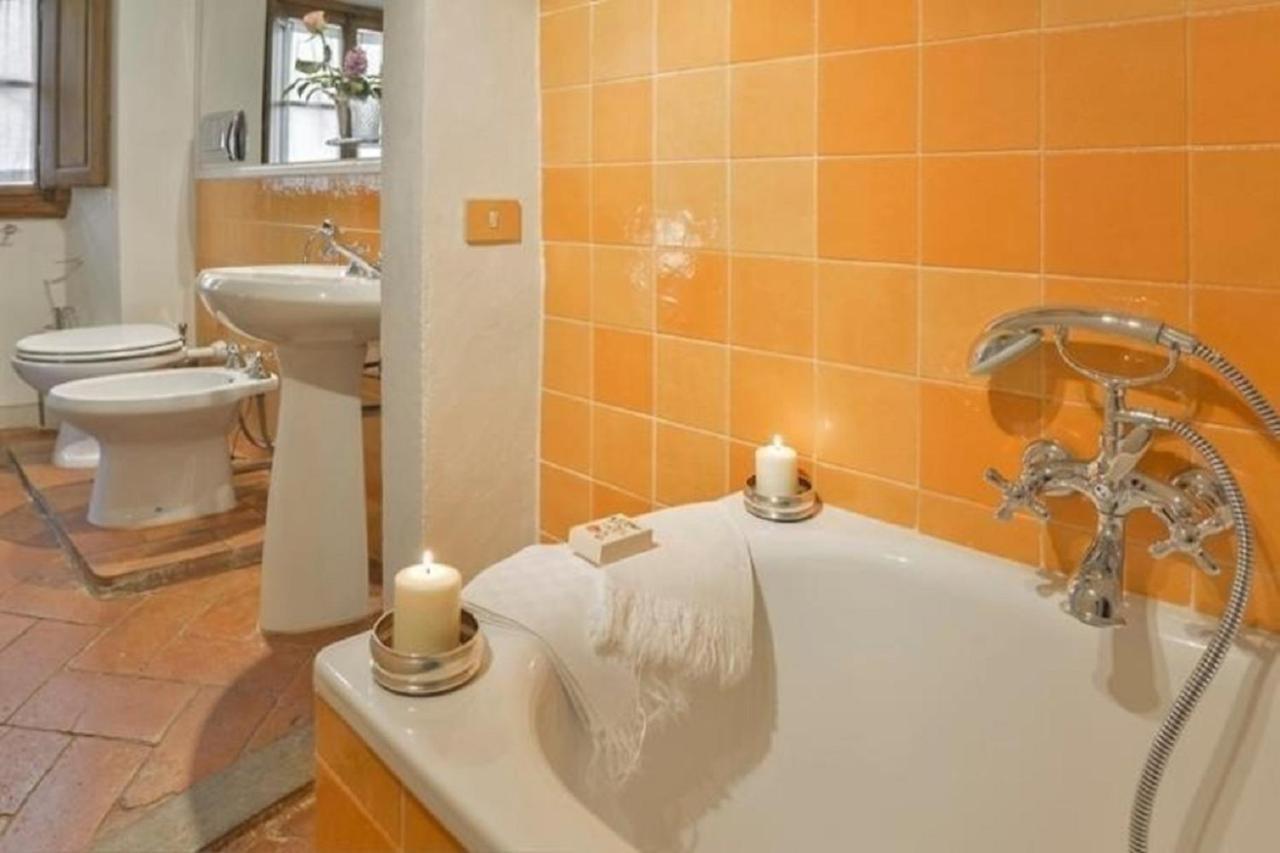 Apartment Maggio Frescoes By Vacavilla