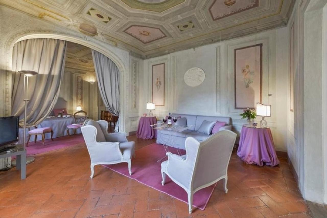 Apartment Maggio Frescoes By Vacavilla