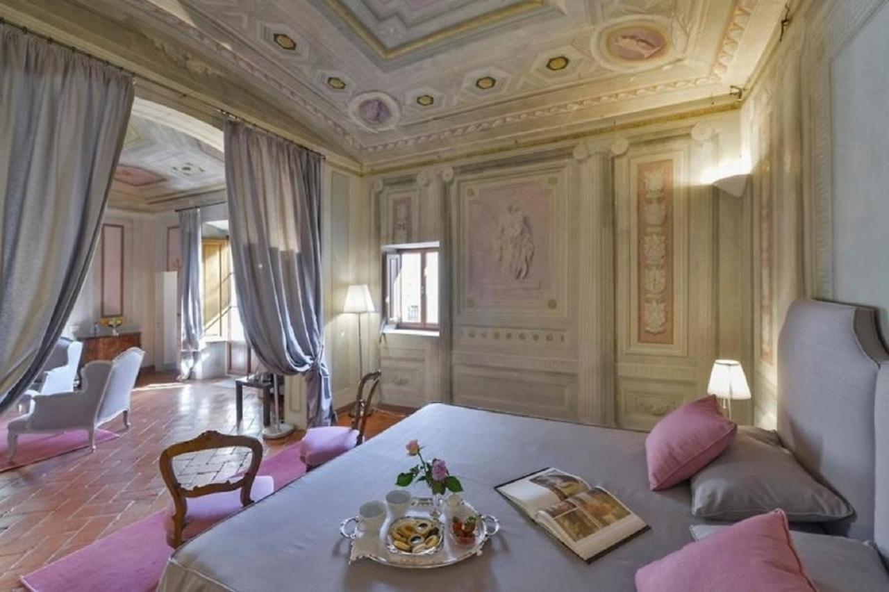 Maggio Frescoes By Vacavilla Apartment