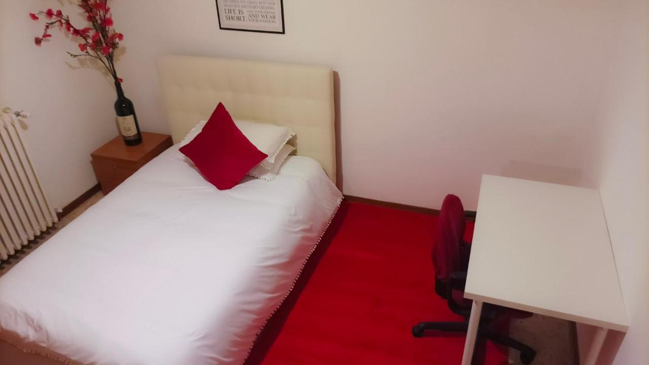 Homestay Unique & Beautiful Bedroom In Of Florence