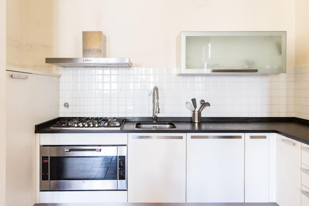 Cozy With A Strategic Position Apartment *