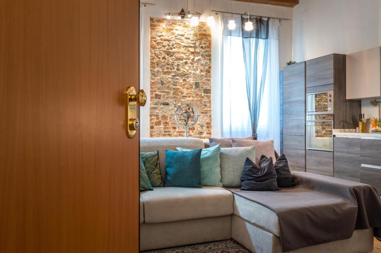 Apartment E Quindi Uscimmo A Riveder Le Stelle