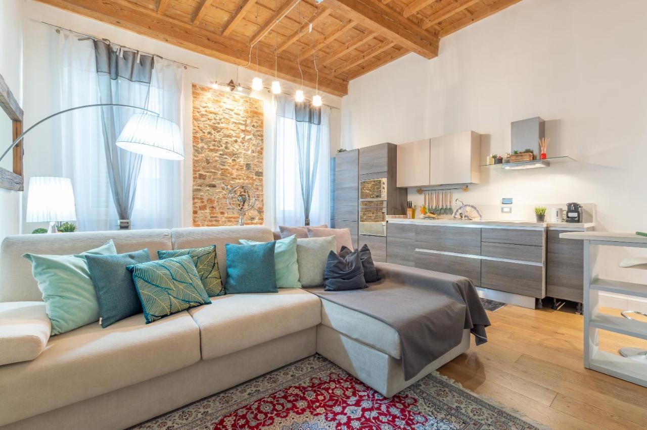 Apartment E Quindi Uscimmo A Riveder Le Stelle *