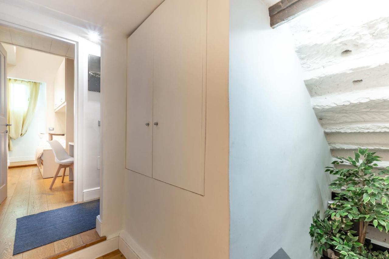 Apartment E Quindi Uscimmo A Riveder Le Stelle