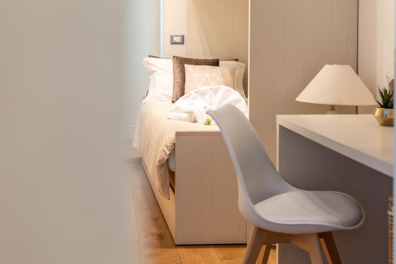 Apartment E Quindi Uscimmo A Riveder Le Stelle *