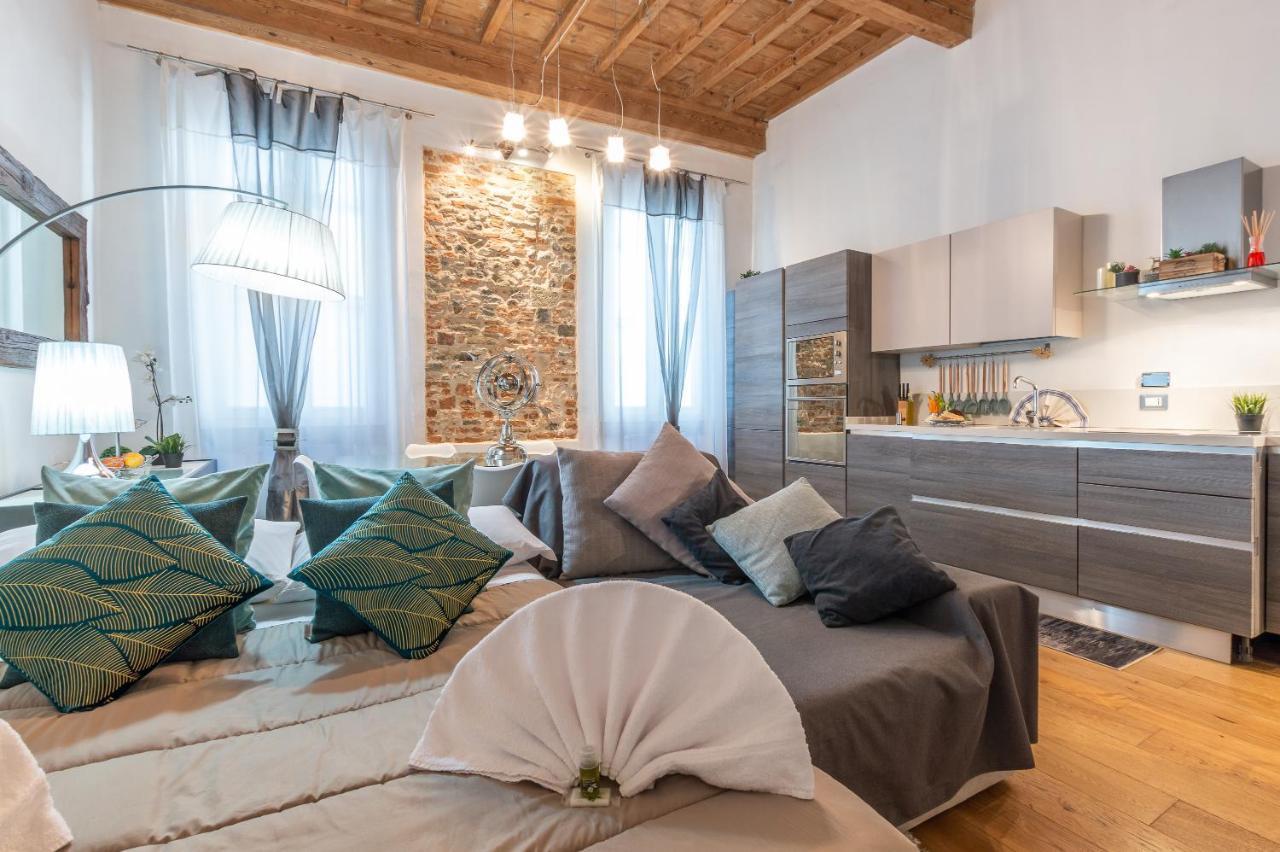 Apartment E Quindi Uscimmo A Riveder Le Stelle *