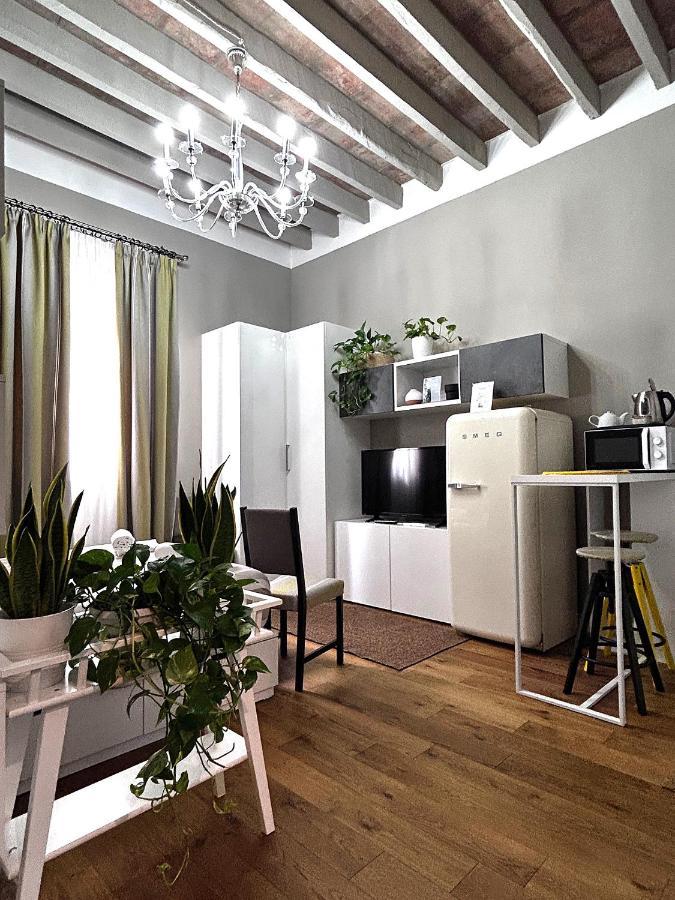 Room114 - Near The Center Apartment