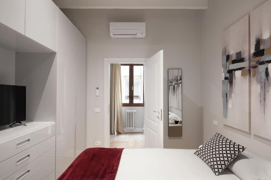 Appartement Elegant With Stunning Frescoed Ceilings *