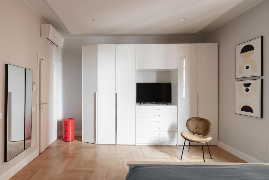 Appartement Elegant With Stunning Frescoed Ceilings