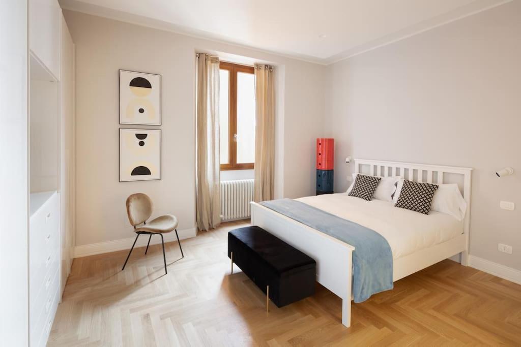 Elegant With Stunning Frescoed Ceilings Appartement Florence